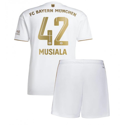 Bayern Munich Jamal Musiala #42 Bortedraktsett Barn 2022-23 Kortermet (+ Korte bukser) Bayern Munich Jamal Musiala #42 Bortedraktsett Barn 2022-23 Kortermet (+ Korte bukser)